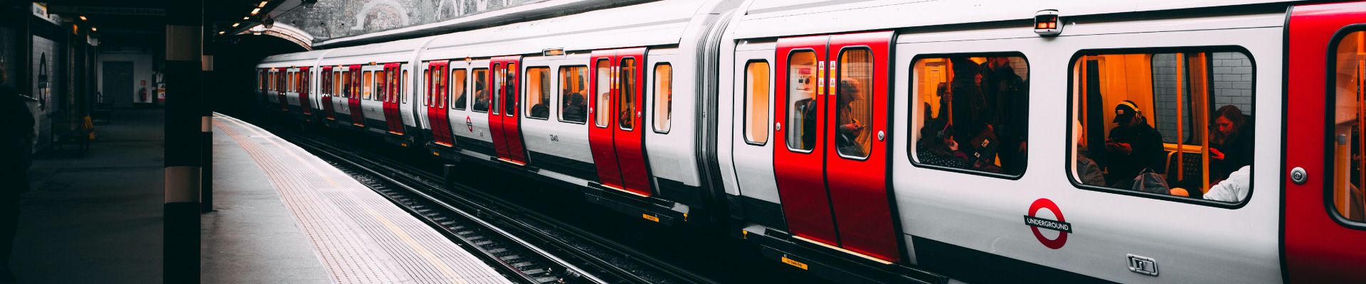 Pantallas y soluciones para trenes y metro