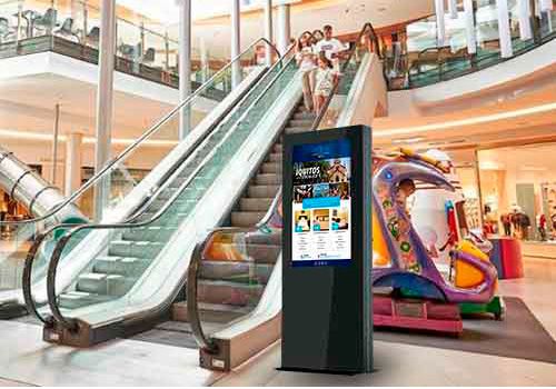 Displays mounted in digital signage totems will bring you real-time information - Inelmatic