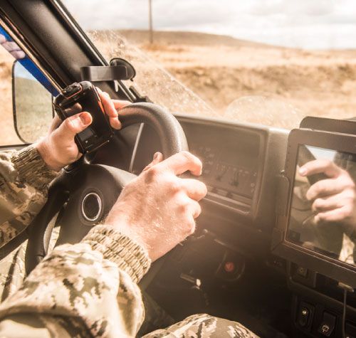 Robuste Militärmonitore und Panel PC - Inelmatic